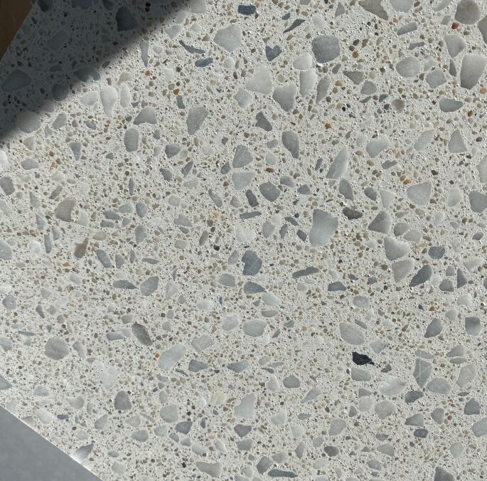 La matière ACRYTHERM, signature minérale de Rebeton.