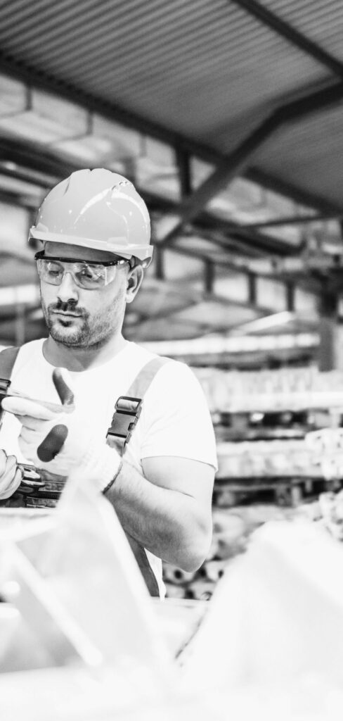 Travail en atelier dans le respect des normes de sécurité et d’environnement.