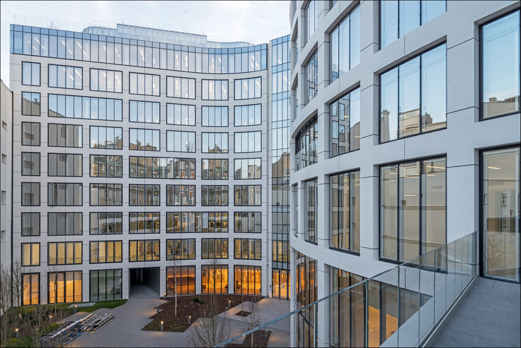 Avenue Montaigne Paris